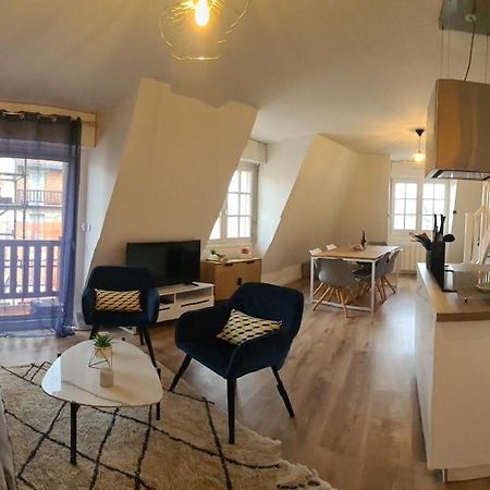 Duplex Au Coeur De Deauville Avec Vue Imprenable Et Parking Prive Exterior photo